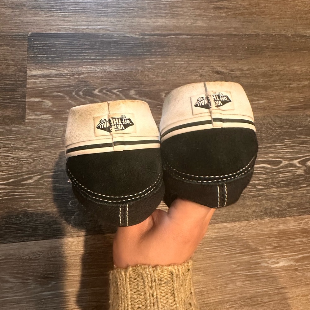 Vans - Picture 2 of 7